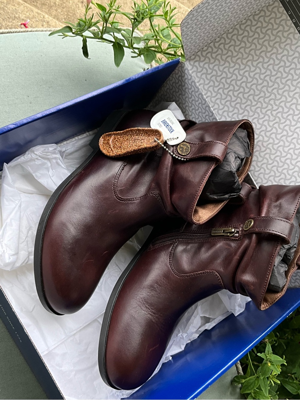 Birkenstock SARNIA Dark Brown Leather Short Ankle Boots - Picture 6 of 9